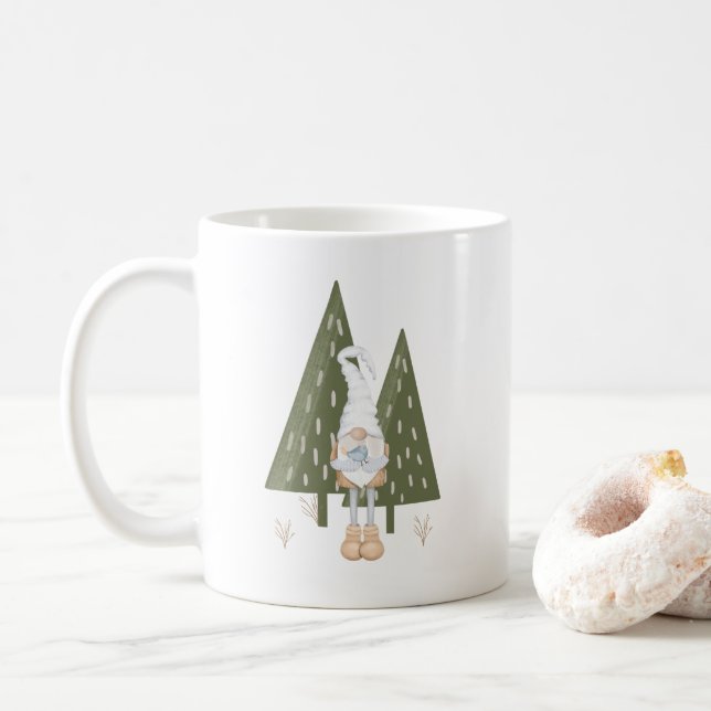 Niedliche skandinavische Gnome Bird Pine Trees Kaffeetasse (Mit Donut)