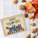 Niedliche Skeletttiere und Pumpkins Halloween Postkarte<br><div class="desc">Versenden Sie mit dieser Halloween-Postkarte ein paar niedliche und etwas unheimliche Grüße. Es zeigt niedlich gestopfte Tiere mit einigen Skeletten, die für ein etwas unheimliches Aussehen sorgen, sowie einige gepatchte Kürbisse. Es gibt eine Fledermaus, einen Bären, eine Katze, einen Hund und ein Kaninchen. Die Tiere und Kürbis sind in den...</div>