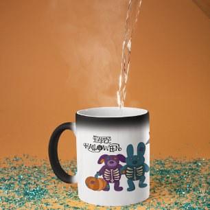 Niedliche Skeletttiere und Pumpkins Halloween Verwandlungstasse