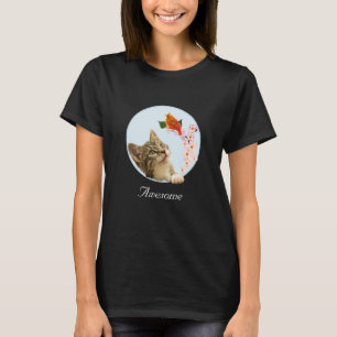 Niedliche Tabby Cat, Blume und Red Little Bird T-S T-Shirt