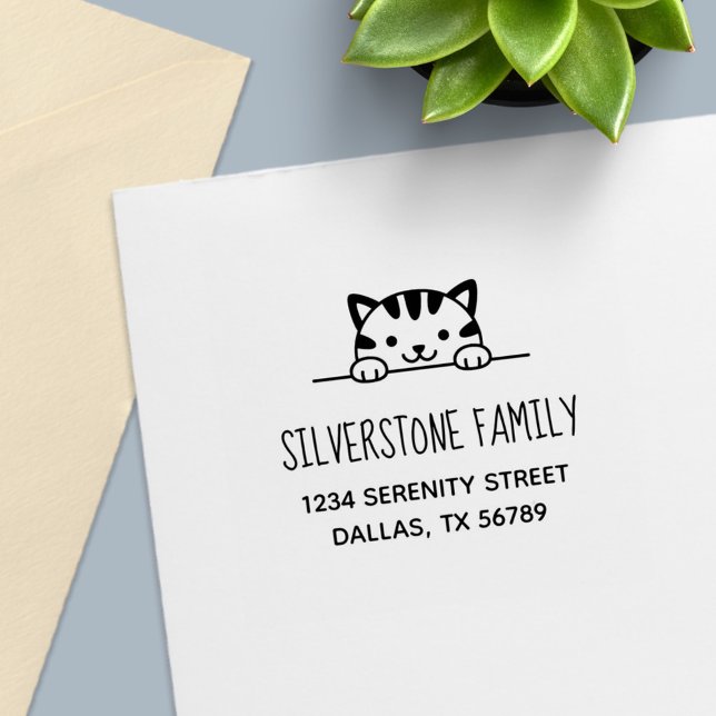 Niedliche Tabby Cat Peeking oben Familienadresse Permastempel (Von Creator hochgeladen)