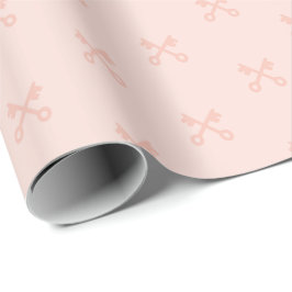 Niedliche Tasten auf rosa Geschenkpapier