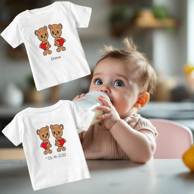 Niedliche Teddybären mit roten Herzen, personalisi Baby T-shirt (Von Creator hochgeladen)