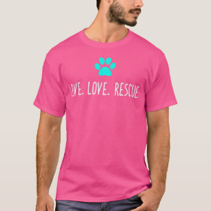 Niedliche tierärztliche Begutachtung von lebender T-Shirt