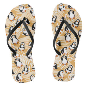 niedliche tropische Pinguine am Strand Flip Flops