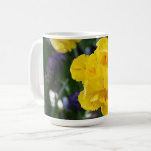 Niedliche Tulpen im Garten Kaffeetasse