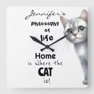 Niedliche Uhr an der Wand