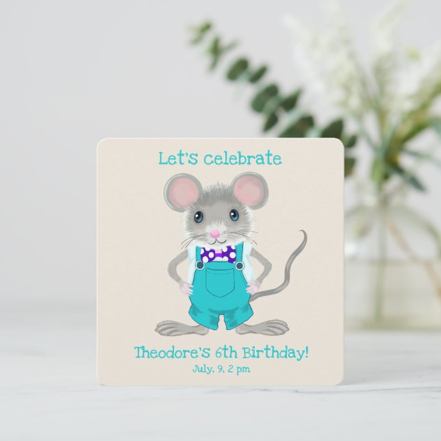 Niedliche und elegante Kleinmaus zum Geburtstag Einladung (Stehend Vorderseite)