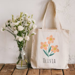 Niedliche und elegante rosa Blume Tragetasche<br><div class="desc">Dieses elegante und moderne Blumensack-Design besticht durch niedliche rosa Blume und bietet Platz für einen Mädchennamen in einem skurrilen Schriftart. Ein perfektes Geschenk für Blume-liebende Erwachsene oder Kinder,  das perfekte Geschenk für Blume Girl!</div>