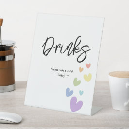 Niedliche und farbenfrohe Herz Babydusche Getränke Sockelschild