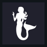 Niedliche und lustige Silhouette eines MERMAID | Poster<br><div class="desc">| LAKE LIFE | NAUTISCH | BOOT | ANCHOR | LAKE LIFE | DAS LEBEN AM SEE IST BESSER | FUN | CHIC | EINFACH | WASSER | FUN BOOTING DECOR ACCESSORIES FÜR DIE ZUHAUSE | NAUTISCHE TROPISCHE WOHNGESTALTUNG | CLASSIC SILHOUETTE DESIGN | STRAND | SEE | OCEAN DECOR ZUHAUSE...</div>