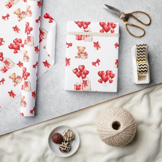 Niedliche Valentine Teddy mit herzförmigen Balloon Geschenkpapier (Kunsthandwerk)