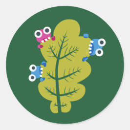 Niedliche Wanzen essen grünes Blatt Runder Aufkleber