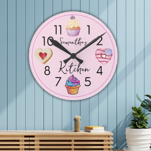 Niedliche Wasserfarbe Kuchen Personalisiert Pink K Runde Wanduhr