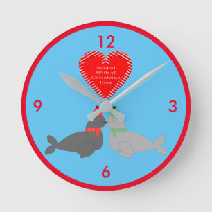 Niedliche Weihnachten Küssen Siegel Runde Wanduhr