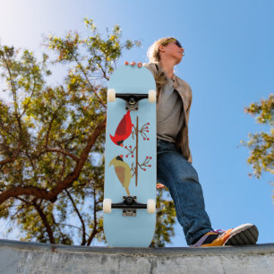 Niedliche Weihnachts-Kardinäle und Rote Berer Skateboard