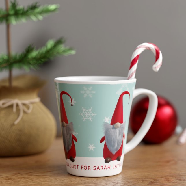 Niedliche Weihnachtsfeiertage Latte Tasse (Gnome made hot cocoa can be put in this coffee mug. Or any gnome made drink. Just add your name)
