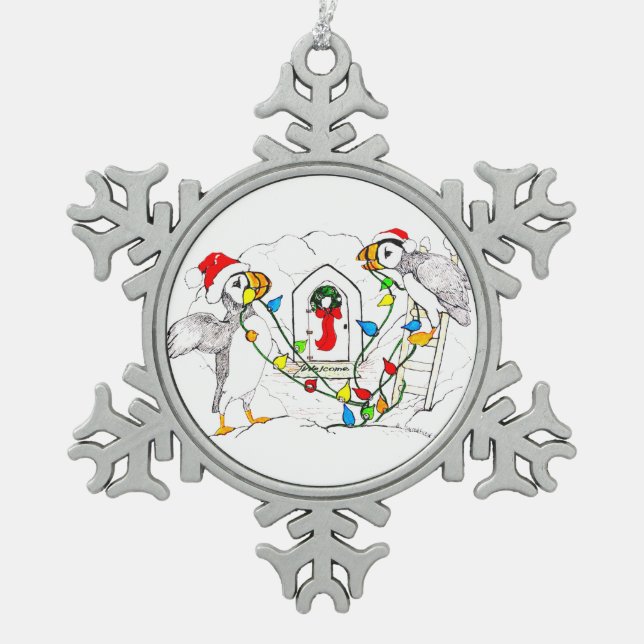 Niedliche Weihnachtsfeiertage Pufferhütte Schneeflocken Zinn-Ornament (Vorderseite)