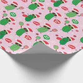 Niedliche Weihnachtsschlösser auf hellrosa Geschenkpapier
