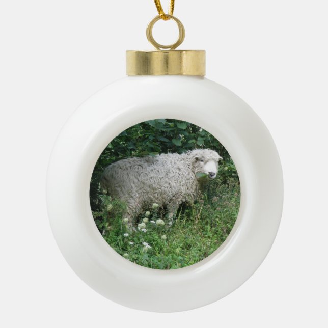 Niedliche weiße, flauschige Schafe zum Essen Keramik Kugel-Ornament (Vorderseite)
