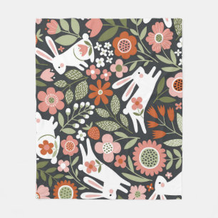 Niedliche, weiße Kaninchen, Vintages Blumenmuster. Fleecedecke