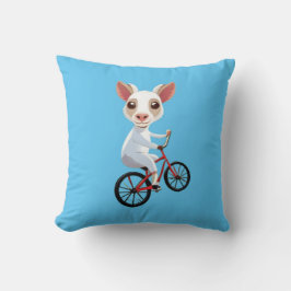 Niedliche, weiße Ziege auf dem Fahrrad Kissen