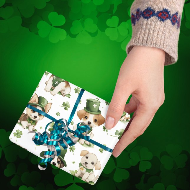 Niedliche Welpen Green Hat Kleeblatt St. Patrick's Geschenkpapier (Von Creator hochgeladen)