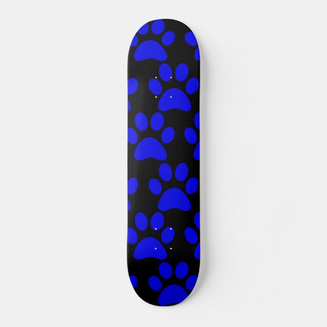 Niedliche Welpen-Hundetatze druckt blaues Skateboard (Vorderseite)