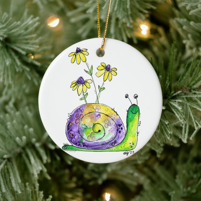 Niedliche Whimsical Happy Snail mit gelben Blumen Keramik Ornament (Baum)