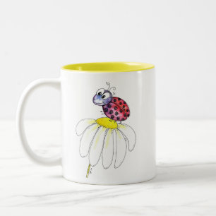 Niedliche Whimsical Red Ladybug auf einer weißen B Zweifarbige Tasse