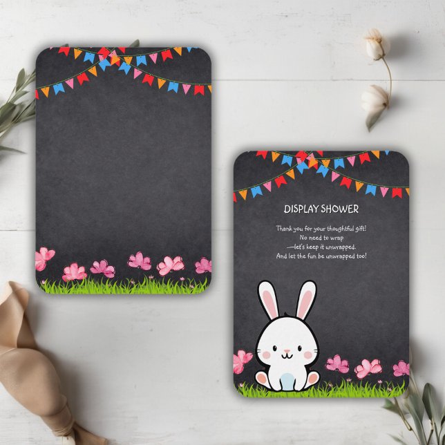 Niedliche White Chalkboard Bunny Baby Dusche Begleitkarte (Von Creator hochgeladen)