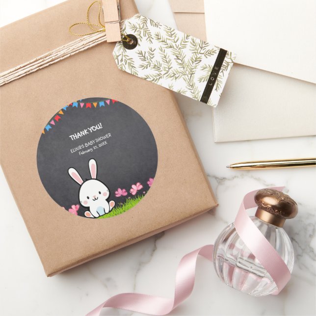 Niedliche White Chalkboard Bunny Baby Dusche Runder Aufkleber (Schenken)