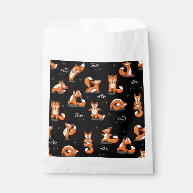 niedliche Yogafüchse, schwarz Geschenktütchen (Vorderseite)