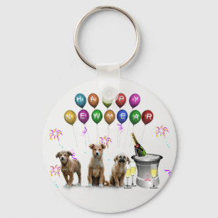 Niedlichen drei Hunde wünschen viel Glück im neuen Schlüsselanhänger