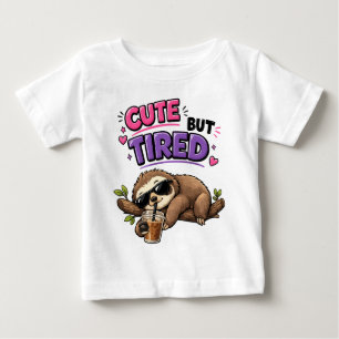 Niedlicher aber müder Faultier mit Eiskaffee Baby T-shirt