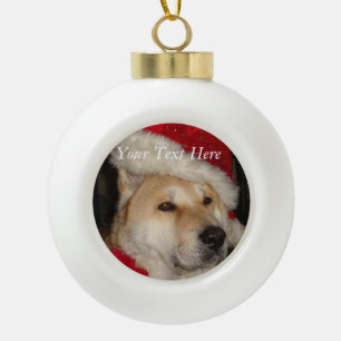 niedlicher Akita-Hund mit Weihnachten in Roter Wei Keramik Kugel-Ornament