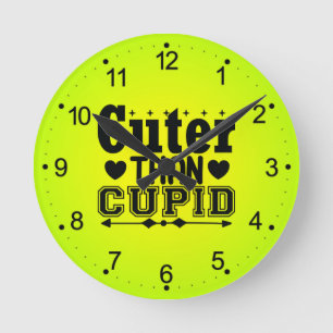 Niedlicher als Cupid - Valentinstag Runde Wanduhr