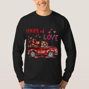 Niedlicher alter englischer Bulldog Hund mit Red T T-Shirt