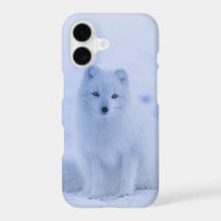 Niedlicher arktischer Fox im Hintergrund des schne