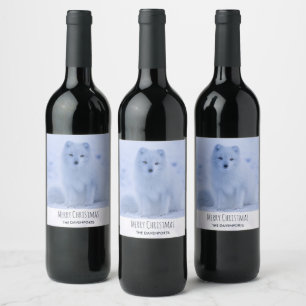 Niedlicher arktischer Fox im Hintergrund des schne Weinetikett