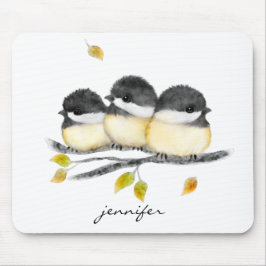 Niedlicher Baby Bird 3 Chickadee auf Baumzweig Mousepad