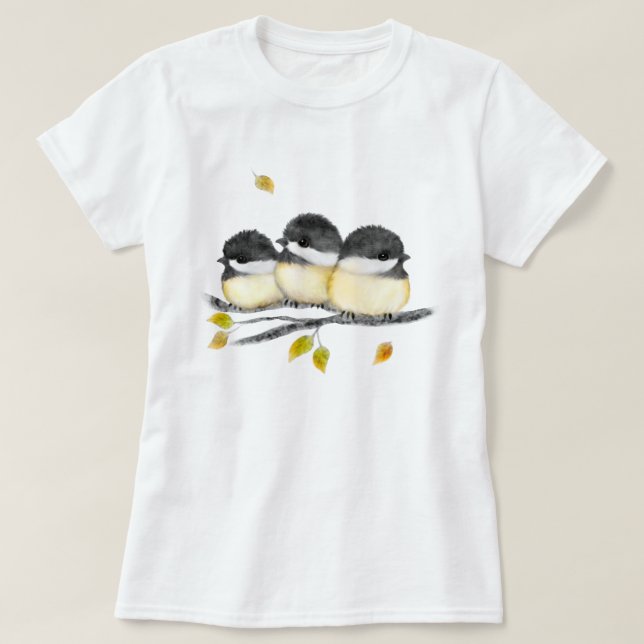 Niedlicher Baby Bird 3 Chickadee auf Baumzweig T-Shirt (Design vorne)