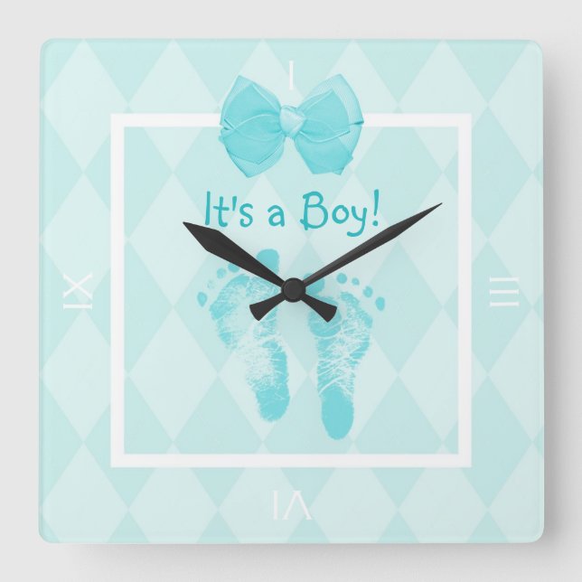 Niedlicher Baby Boy Footprints Quadratische Wanduhr (Vorderseite)