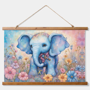 Niedlicher Baby Elefant in einem Pastel Daisy Gard Wandteppich Mit Holzrahmen