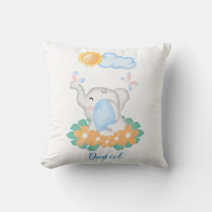 Niedlicher Baby Elephant mit orangefarbenen Blume  Kissen