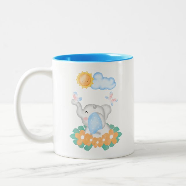 Niedlicher Baby Elephant mit orangefarbenen Blume Zweifarbige Tasse (Links)