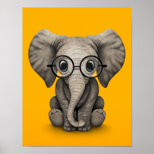 Niedlicher Baby Elephant mit Reading Glasses Yello Poster