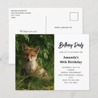 Niedlicher Baby Fox im Grünen Geburtstag Einladungspostkarte
