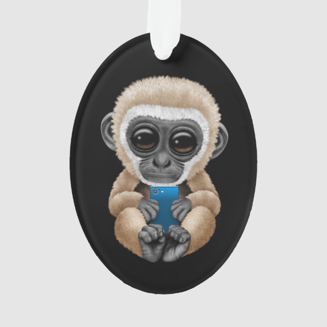 Niedlicher Baby-Gibbon, der ein Ornament (Rückseite)