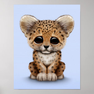 Niedlicher Baby Leopard Cube auf Light Blue Poster